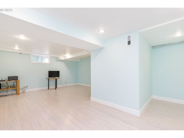 2913 Ne KILLINGSWORTH St, Portland, OR 97211