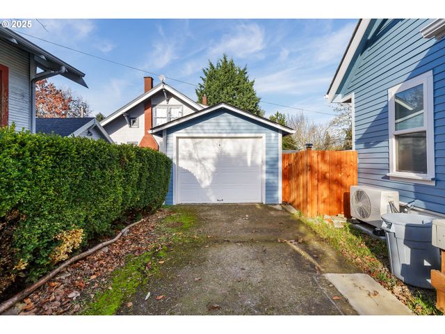 2913 Ne KILLINGSWORTH St, Portland, OR 97211