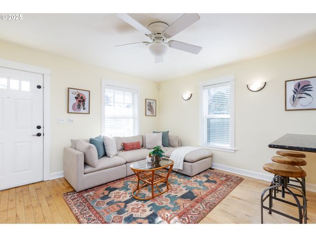 2913 Ne KILLINGSWORTH St, Portland, OR 97211