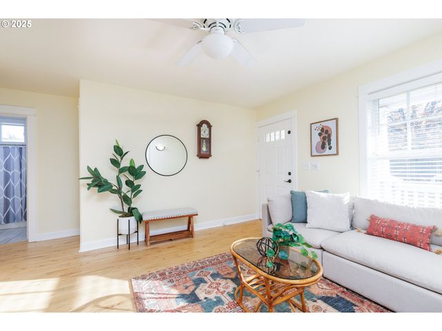 2913 Ne KILLINGSWORTH St, Portland, OR 97211