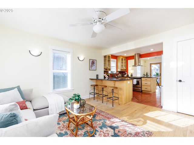 2913 Ne KILLINGSWORTH St, Portland, OR 97211