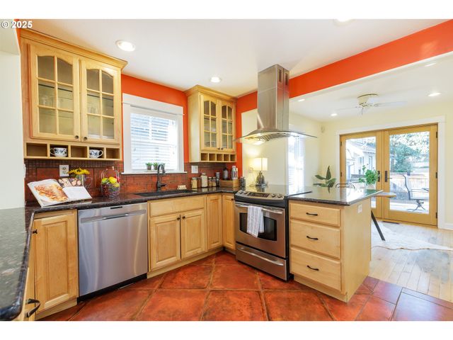 2913 Ne KILLINGSWORTH St, Portland, OR 97211