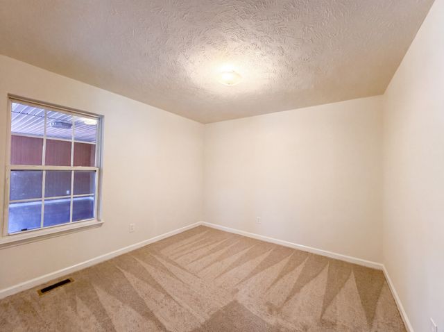 125 Ivanhoe Ct, Murfreesboro, TN 37127