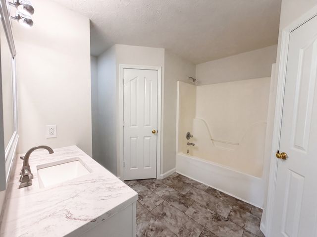 125 Ivanhoe Ct, Murfreesboro, TN 37127