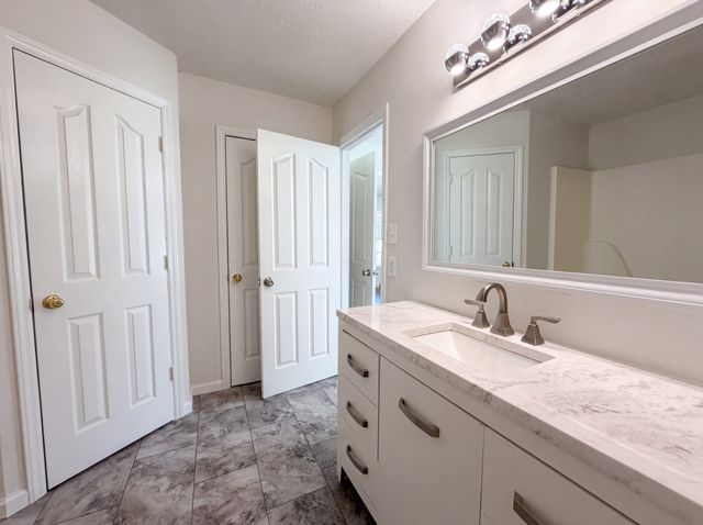 125 Ivanhoe Ct, Murfreesboro, TN 37127