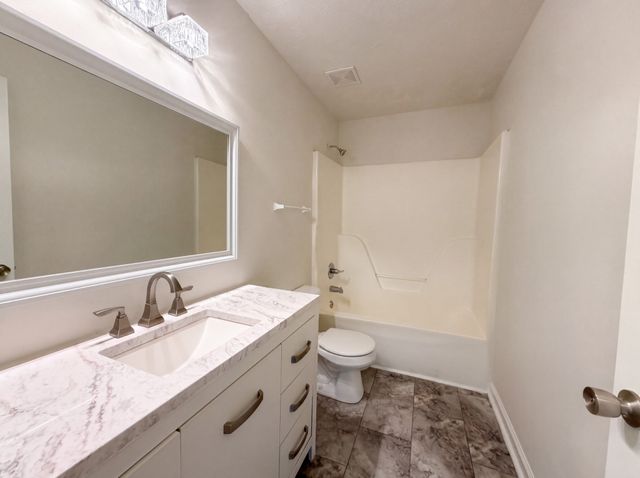 125 Ivanhoe Ct, Murfreesboro, TN 37127