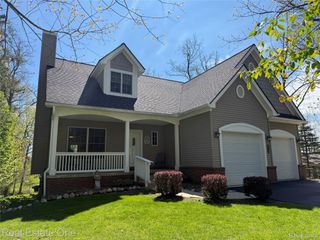 1374 Blue Heron Drive, Highland Charter Township, MI 48357