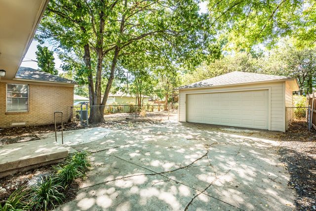 511 Classen, Dallas, TX 75218