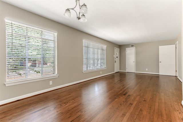 511 Classen, Dallas, TX 75218