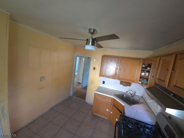 247 Albermarle St, Rahway City, NJ 07065