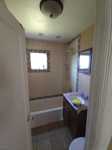 247 Albermarle St, Rahway City, NJ 07065