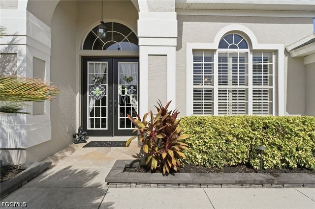193 Skipping Stone LN, Naples, FL 34119