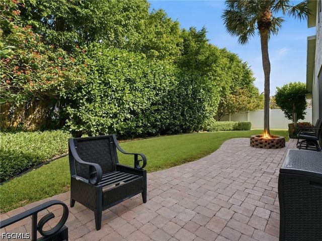 193 Skipping Stone LN, Naples, FL 34119