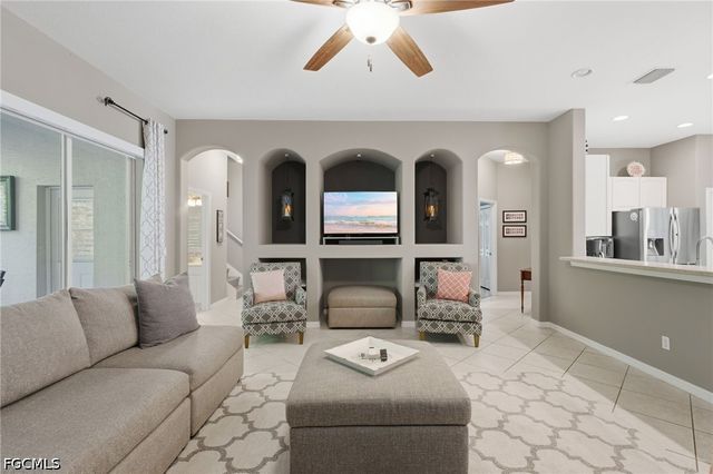 193 Skipping Stone LN, Naples, FL 34119