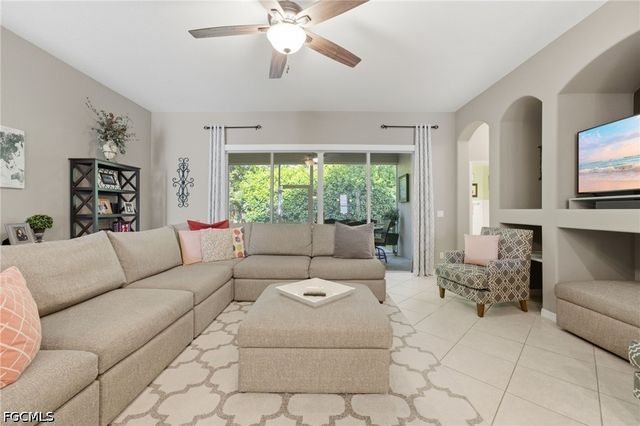 193 Skipping Stone LN, Naples, FL 34119