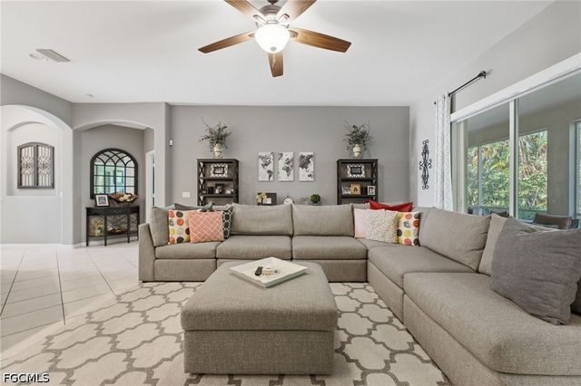 193 Skipping Stone LN, Naples, FL 34119