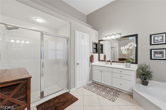 193 Skipping Stone LN, Naples, FL 34119