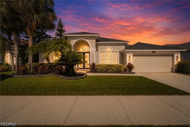 193 Skipping Stone LN, Naples, FL 34119
