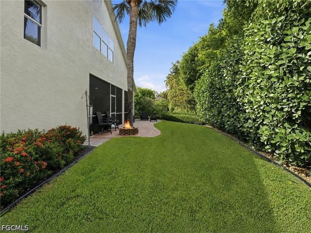 193 Skipping Stone LN, Naples, FL 34119