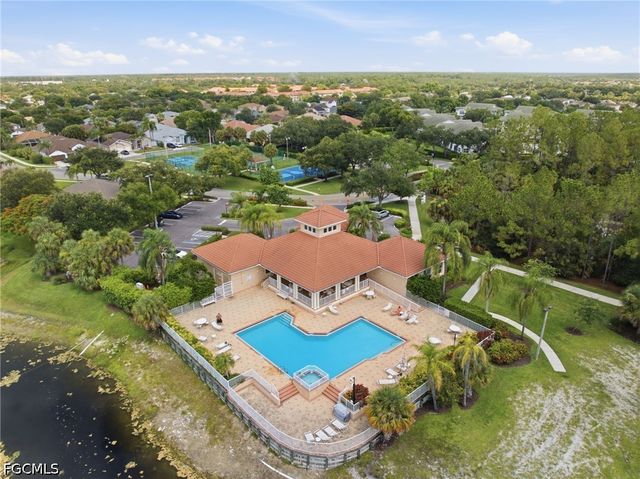 193 Skipping Stone LN, Naples, FL 34119