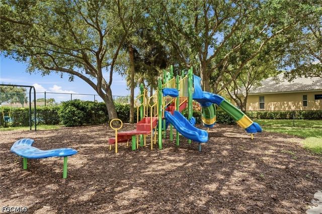 193 Skipping Stone LN, Naples, FL 34119