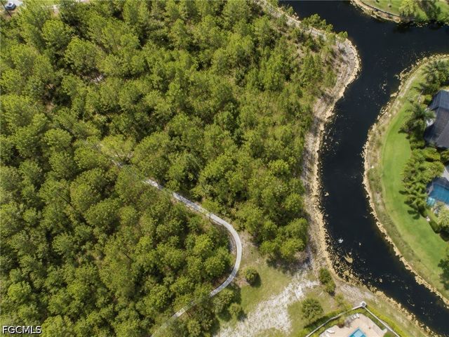 193 Skipping Stone LN, Naples, FL 34119
