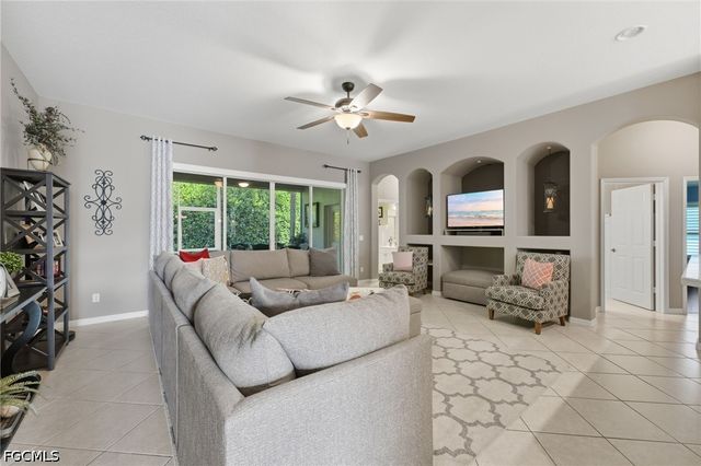 193 Skipping Stone LN, Naples, FL 34119