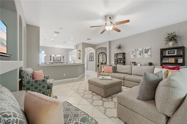 193 Skipping Stone LN, Naples, FL 34119