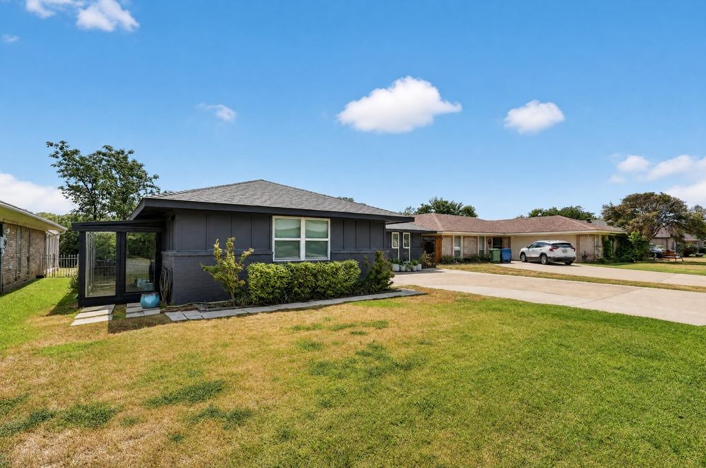 1610 Cecil Drive, Carrollton, TX 75006 — photo 2