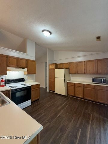 2694 Idlebrook Circle, Midway Park, NC 28544