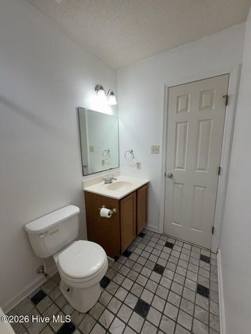 2694 Idlebrook Circle, Midway Park, NC 28544