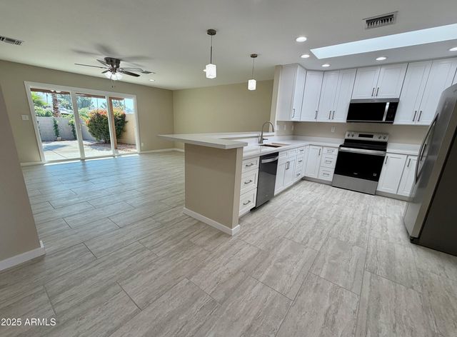 2535 E BLUEFIELD Avenue, Phoenix, AZ 85032