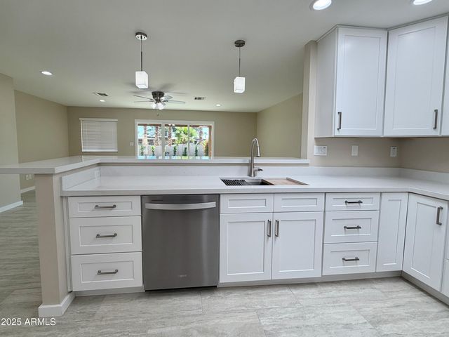 2535 E BLUEFIELD Avenue, Phoenix, AZ 85032