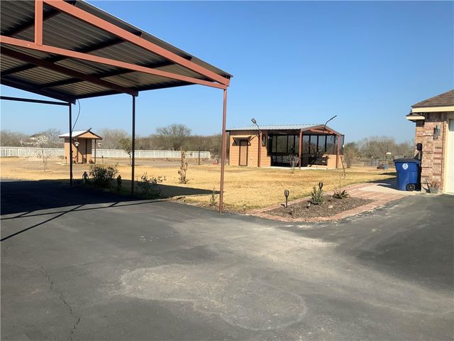 894 COUNTY ROAD 465, Alice, TX 78332