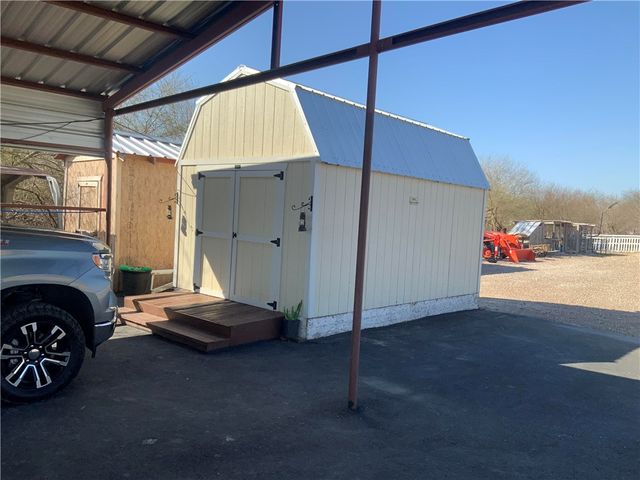 894 COUNTY ROAD 465, Alice, TX 78332