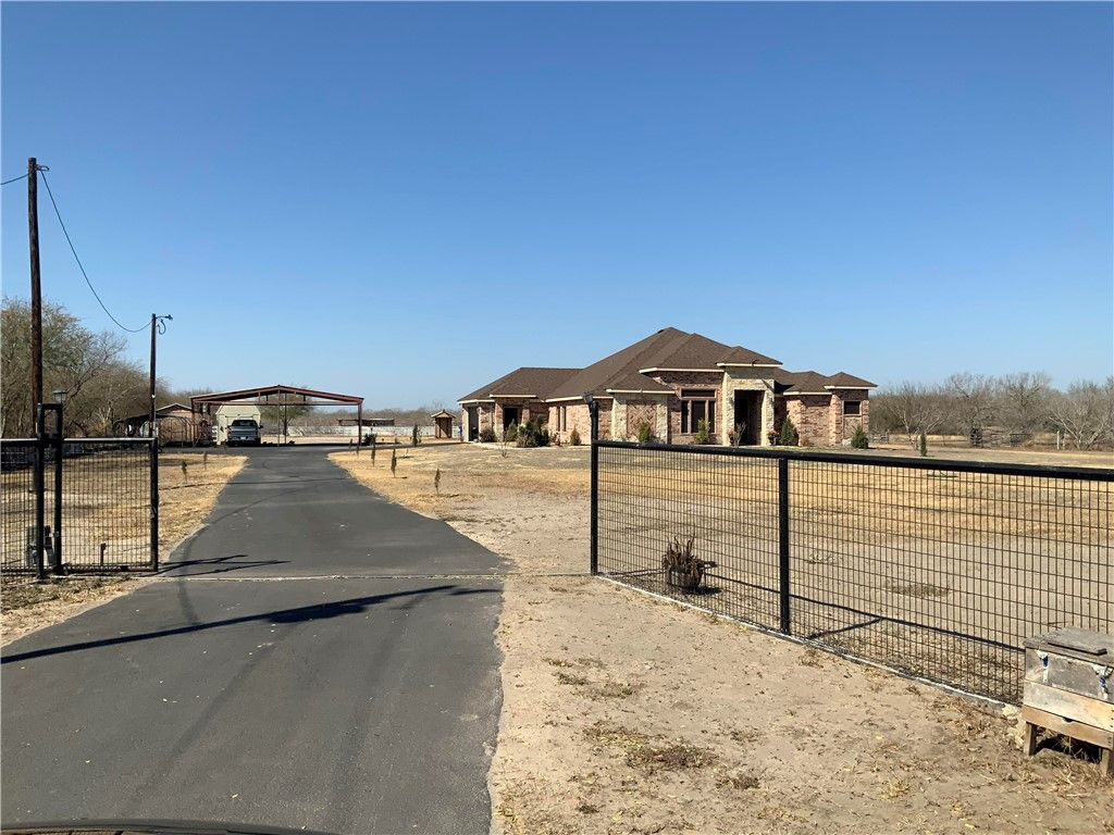 894 COUNTY ROAD 465, Alice, TX 78332