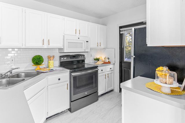 2547 Brookdale Lane, Brooklyn Park, MN 55444