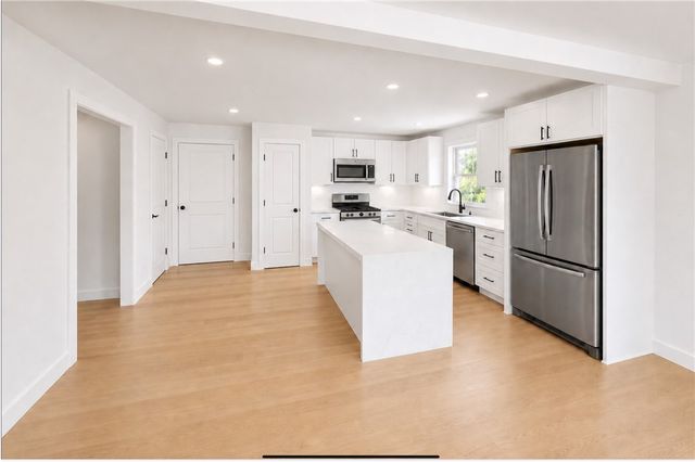 5 Wintergreen Way, Glocester, RI 02589