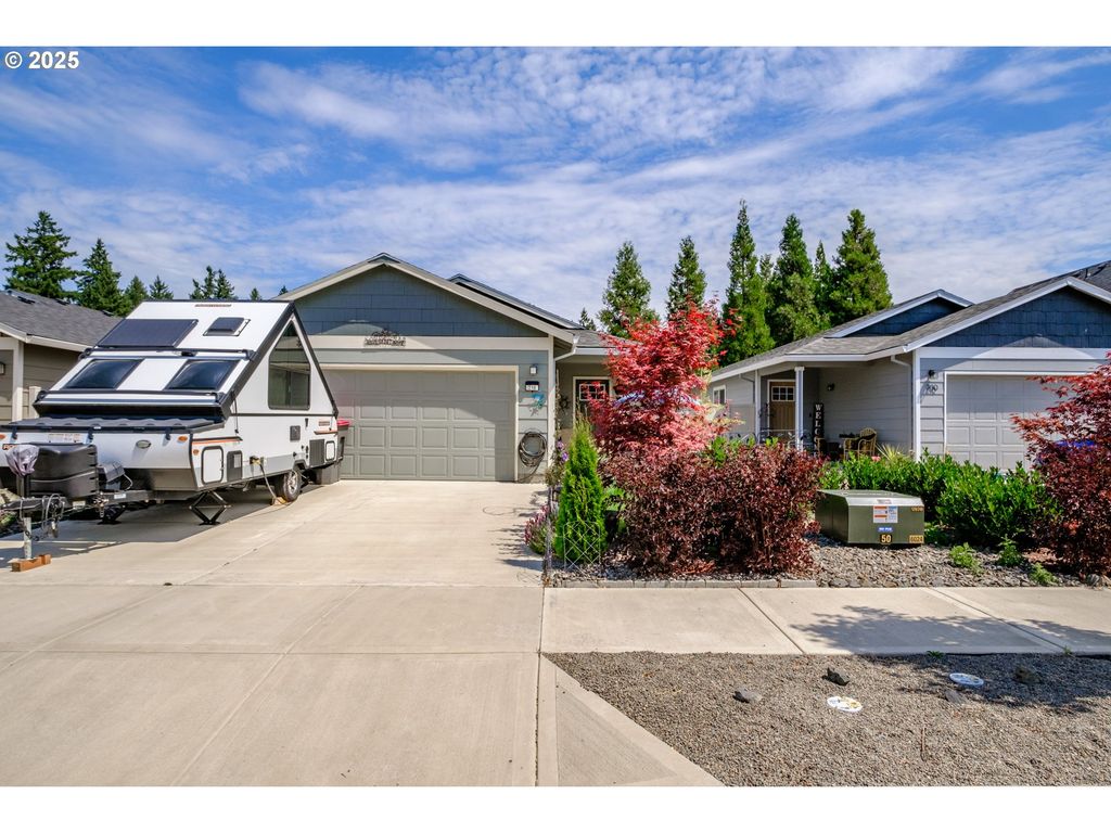 218 Ne WHISPERING CLIFF Ct, Mc Minnville, OR 97128