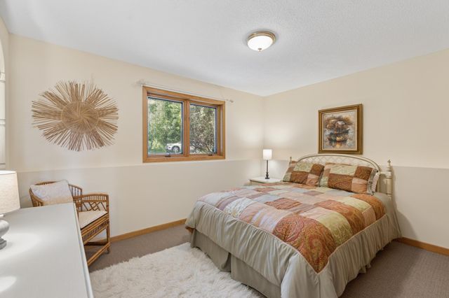 1807 Timberline Trail, Minnetonka, MN 55305