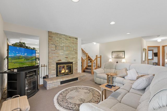 1807 Timberline Trail, Minnetonka, MN 55305