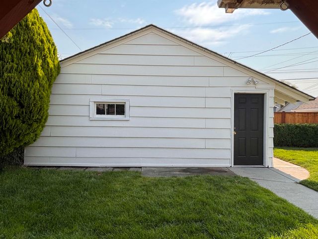 5122 N Stevens St, Spokane, WA 99205