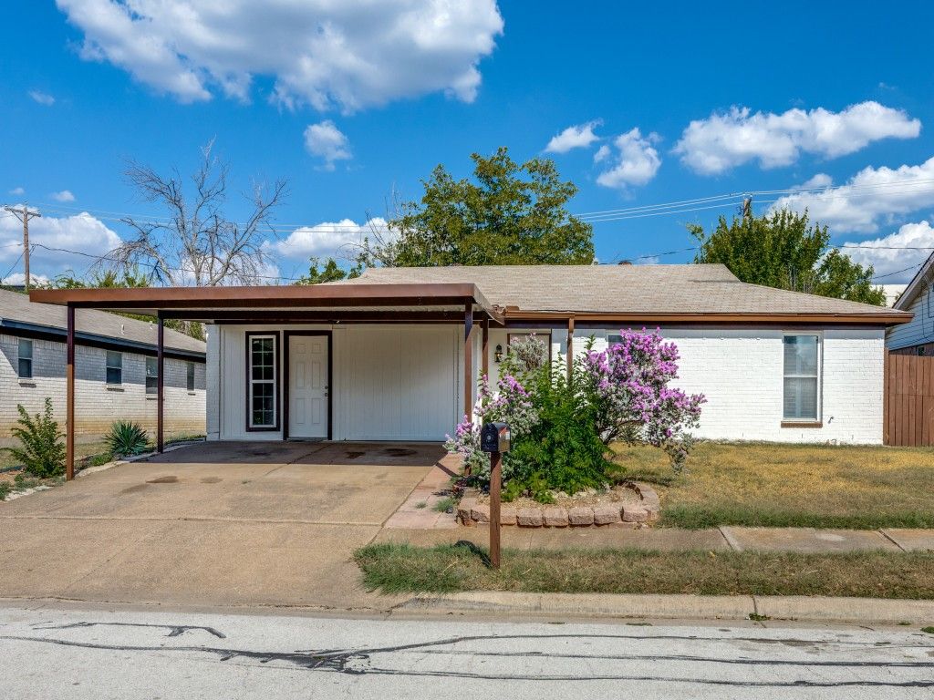 6924 Richardson Drive, Watauga, TX 76148 — exterior