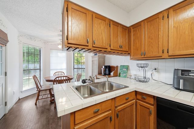 2420 Morse, Conway, AR 72034