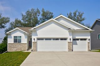 1307 Rolling Hills Drive, Norwalk, IA 50211