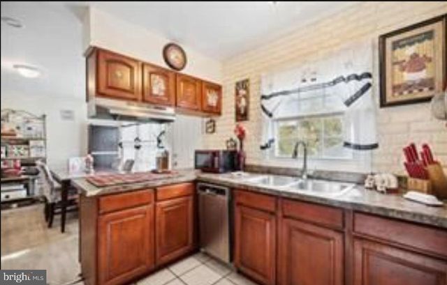 32 PALFREY LN, Willingboro, NJ 08046