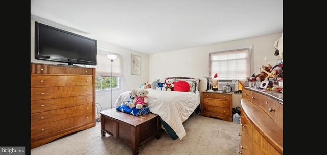 32 PALFREY LN, Willingboro, NJ 08046