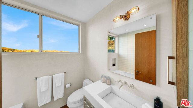 2915 Tuna Canyon Road, Topanga, CA 90290