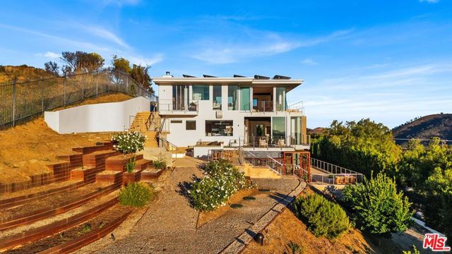 2915 Tuna Canyon Road, Topanga, CA 90290