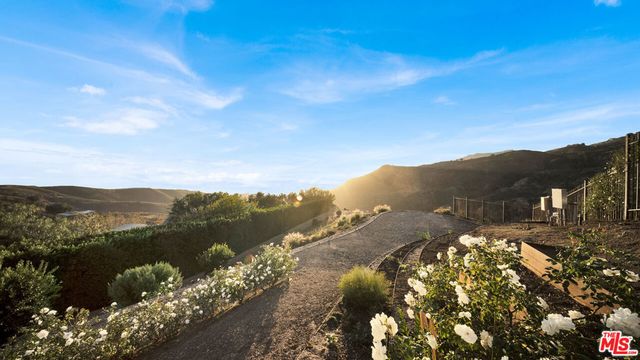 2915 Tuna Canyon Road, Topanga, CA 90290